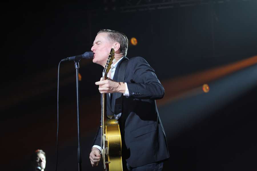 Mari Bernostalgia Bersama Bryan Adams