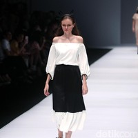 Koleksi JII by Gloria Agatha di Jakarta Fashion Week 2017. Senayan City. Jakarta. [Foto: Mohammad Abduh/Wolipop]