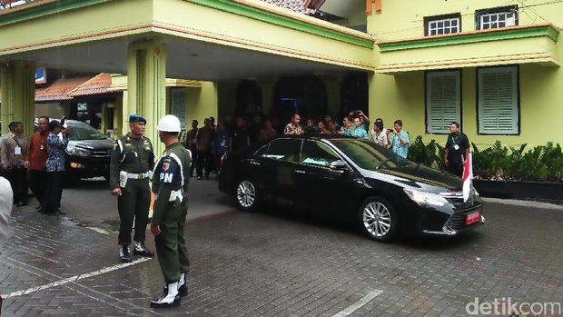 Wapres JK Jenguk Hasyim Muzadi di RS Lavalette Malang