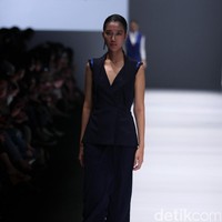 Koleksi jeffry Tan mengangkat tema Prism di Jakarta Fashion Week 2017. Senayan City. Jakarta. [Foto: Mohammad Abduh/Wolipop]