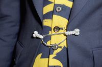 Duh! Vivienne Westwood Selipkan Aksesori Bentuk Penis di London Fashion Week