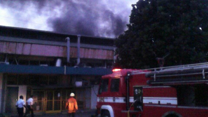 Pabrik di Pulogadung Terbakar, 12 Damkar Dikerahkan