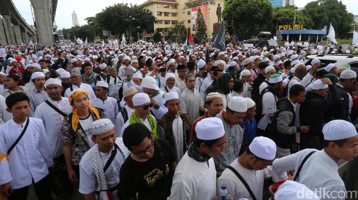 Munarman Cs Keluar dari Mabes Polri, Massa Bergerak ke Al Azhar