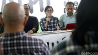 WALHI menilai pemberian izin lingkungan ini menunjukkan bahwa Ganjar sesat pikir dalam memahami persoalan lingkungan, dengan rekayasa pengurangan luasan agar tidak perlu Analisis Dampak Lingkungan (Amdal).