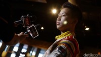 Pria kelahiran Jakarta, 19 Juni 2000 mengawali karir balapnya pada usia sembilan tahun menggunakan go kart.