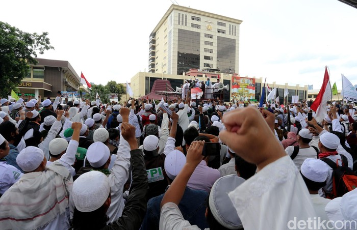 Polisi: Massa FPI Besok Konvoi ke Senayan Lalu Jalan ke Mapolda