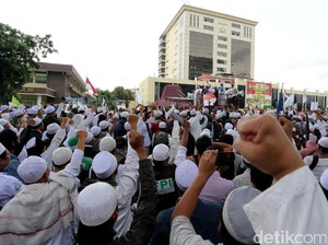 Habib Rizieq Juga Minta Polisi Proses Hukum Ketum GMBI