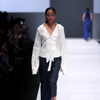 Koleksi jeffry Tan mengangkat tema Prism di Jakarta Fashion Week 2017. Senayan City. Jakarta. [Foto: Mohammad Abduh/Wolipop]