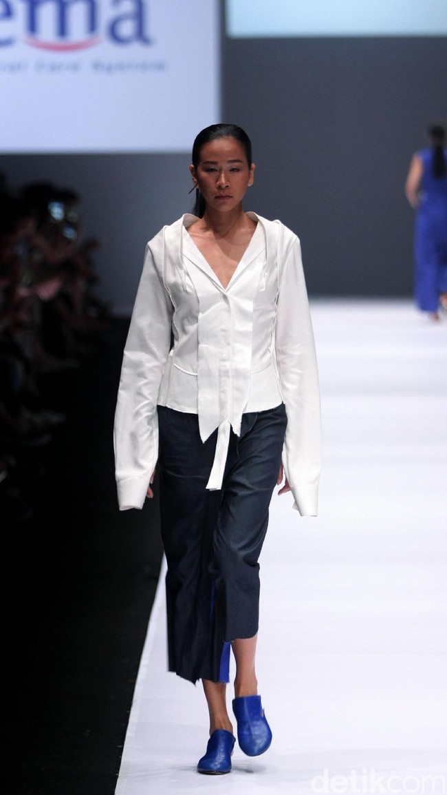 Koleksi jeffry Tan mengangkat tema Prism di Jakarta Fashion Week 2017. Senayan City. Jakarta. [Foto: Mohammad Abduh/Wolipop]