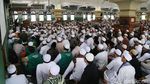 Massa FPI Berkumpul di Masjid Al Azhar