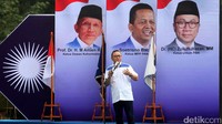 Zulkifli Hasan memberikan sambutan.
