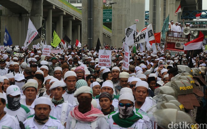 Foto Foto Demo Fpi Dari Dekat 