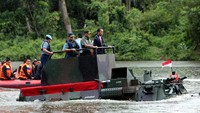 Panser Anoa Amphibi, yang diproduksi PT Pindad hasil karya anak bangsa ini menjadi kebanggan tersendiri bagi bangsa Indonesia.