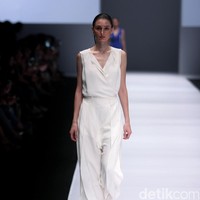 Koleksi jeffry Tan mengangkat tema Prism di Jakarta Fashion Week 2017. Senayan City. Jakarta. [Foto: Mohammad Abduh/Wolipop]