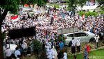 Penampakan Massa FPI dan Pengamanan di Mabes Polri