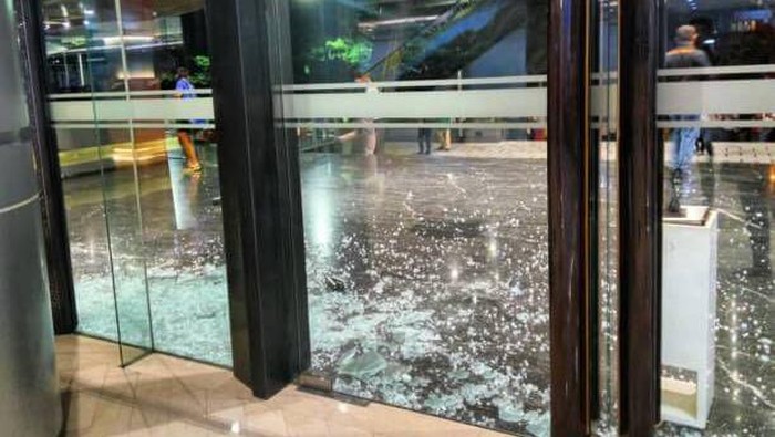 Gempa Deli Serdang Akibatkan Kaca Mal di Medan Pecah