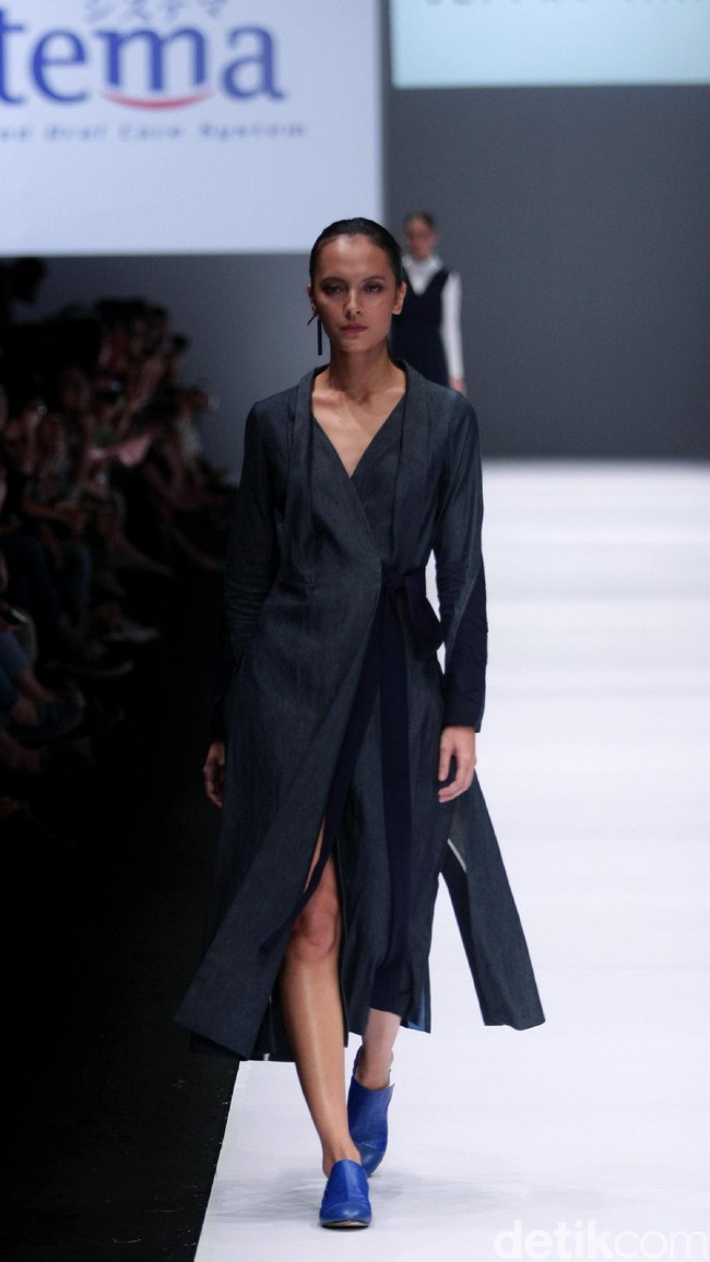 Koleksi jeffry Tan mengangkat tema Prism di Jakarta Fashion Week 2017. Senayan City. Jakarta. [Foto: Mohammad Abduh/Wolipop]