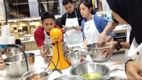 Ada sekitar 30 peserta yang berpartisipasi. Para peserta juga antusias untuk mempelajari dan bertanya kepada chef Lukman hakim yang menjadi pastry chef dari Modena.