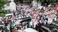 Massa FPI bergerak ke Mabes Polri dari Masjid Al-Azhar. Haris Fadhil/detikFoto.