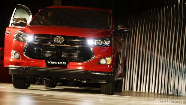 Toyota: Desain Lampu Sein Venturer yang Unik Permintaan 