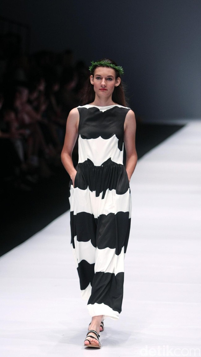 Koleksi JII by Gloria Agatha di Jakarta Fashion Week 2017. Senayan City. Jakarta. [Foto: Mohammad Abduh/Wolipop]