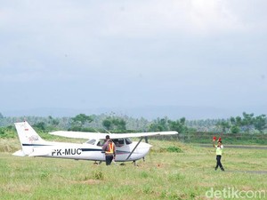 Seperti Ini Pesawat Latih yang Terbakar di Bandara Blimbingsari