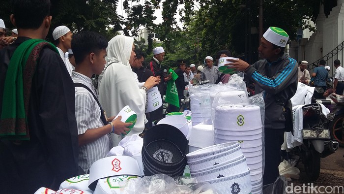 Raup Untung Saat Ada Demo, Pedagang: FPI Lagi Ngetop!