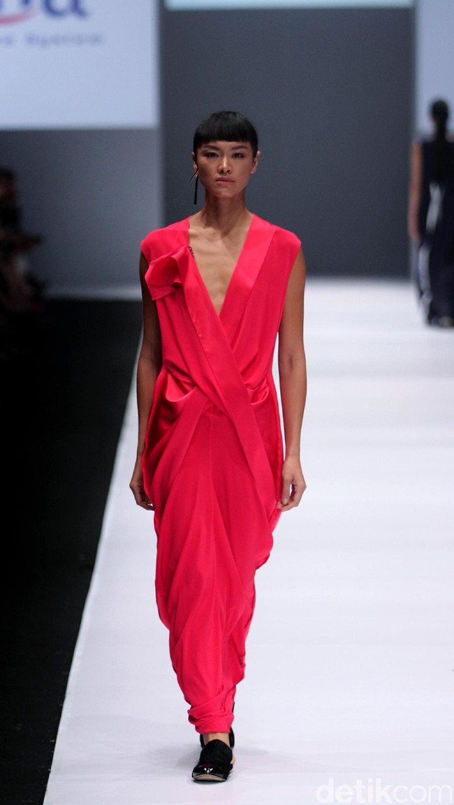 Koleksi jeffry Tan mengangkat tema Prism di Jakarta Fashion Week 2017. Senayan City. Jakarta. [Foto: Mohammad Abduh/Wolipop]