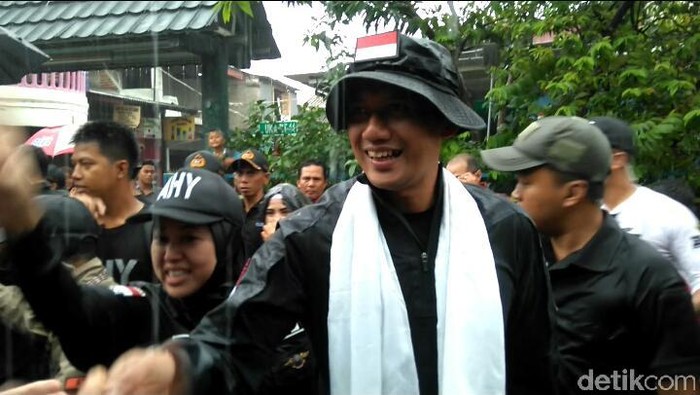 Hujan Deras, Agus Yudhoyono Gerilya Sapa Warga Jakut