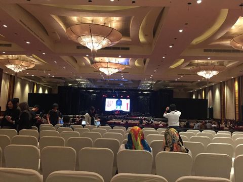 Penonton Mulai Padati Lokasi Konser Bryan Adams