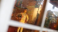 Anak kedua dari tiga bersaudara ini namanya cukup berkibar di dunia Gokart. Sebelum Keanon, kakak pertamanya, Kezia Santoso sudah lebih dulu terjun ke dunia balap.
