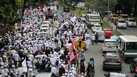 Dalam aksi demo hari ini, FPI menuntut Kapolri Jenderal Tito Karnavian untuk mencopot jabatan Kapolda Jawa Barat Inspektur Jenderal Anton Charliyan.