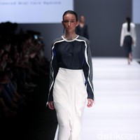 Koleksi jeffry Tan mengangkat tema Prism di Jakarta Fashion Week 2017. Senayan City. Jakarta. [Foto: Mohammad Abduh/Wolipop]