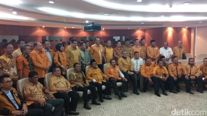 Sakit, Oesman Sapta Tetap Pimpin Rapat Bahas Pengurus Hanura