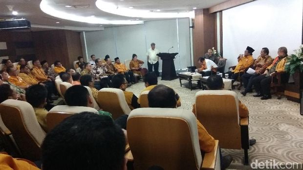 Oesman Sapta pimpin rapat Hanura / 