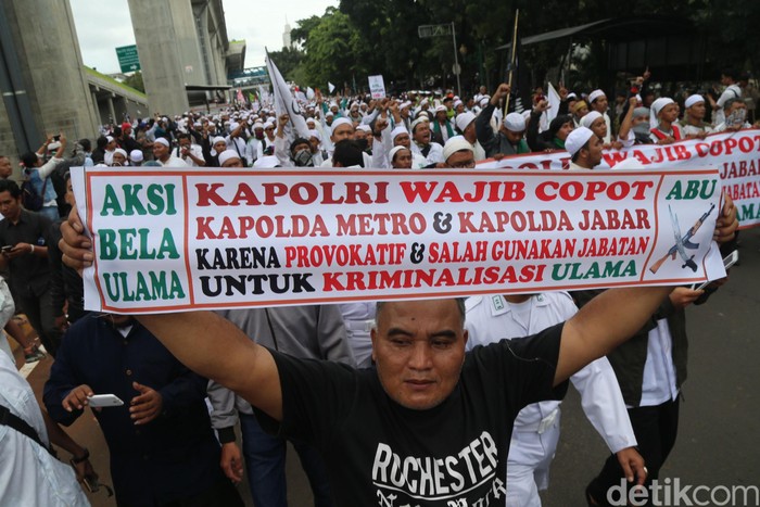 Foto Foto Demo Fpi Dari Dekat 