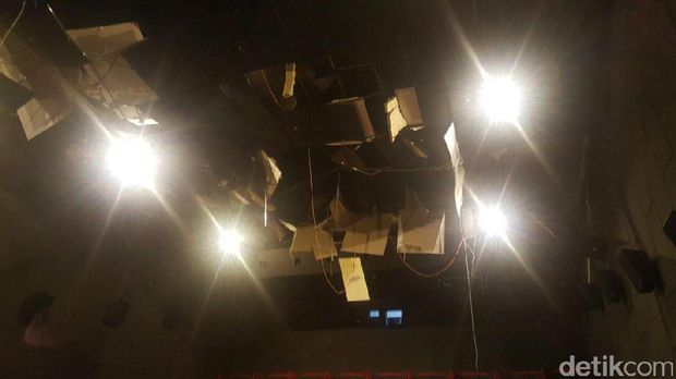 Langit-langit di Bioskop Focal Point Mal Medan Rubuh Pasca Gempa
