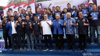 Zulkifli Hasan, Amien Rais, Din Syamsuddin, dan Yandri Susanto foto bersama pengurus BM PAN periode 2016-2021 usai pelantikan di Bumi Perkemahan Cibubur, Jakarta Timur.