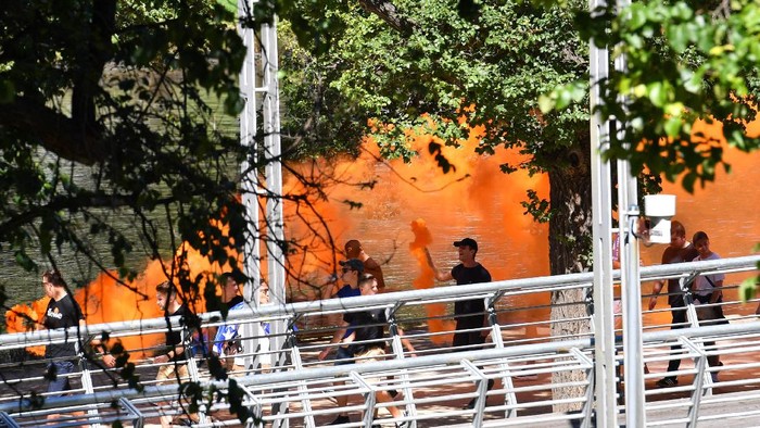 Gara-Gara Nyalakan Flare, Suporter Ini Dilarang Masuk Melbourne Park