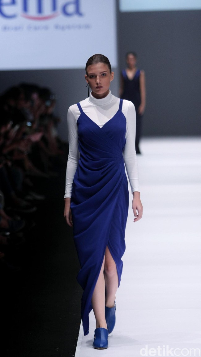 Koleksi jeffry Tan mengangkat tema Prism di Jakarta Fashion Week 2017. Senayan City. Jakarta. [Foto: Mohammad Abduh/Wolipop]