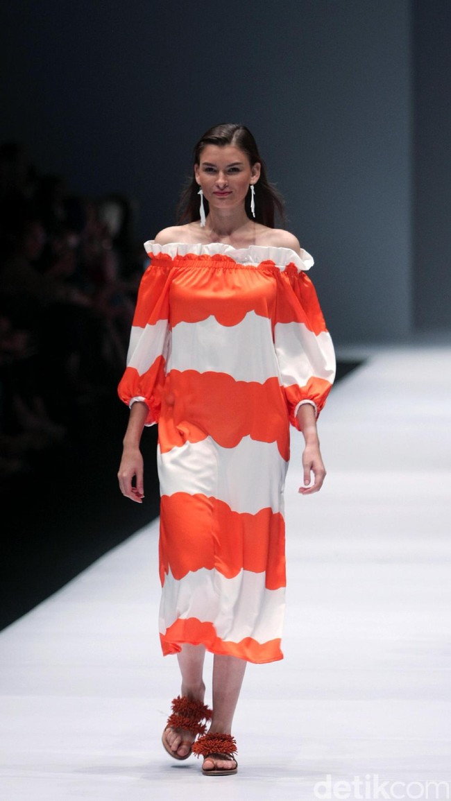 Koleksi JII by Gloria Agatha di Jakarta Fashion Week 2017. Senayan City. Jakarta. [Foto: Mohammad Abduh/Wolipop]