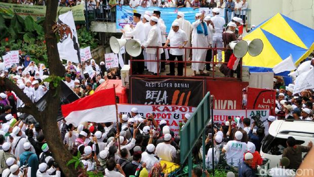 FPI dan Habib Riziek Kena <i>Suspend</i> di Twitter, Disuruh Kominfo?