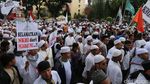 Foto-foto Demo FPI dari Dekat