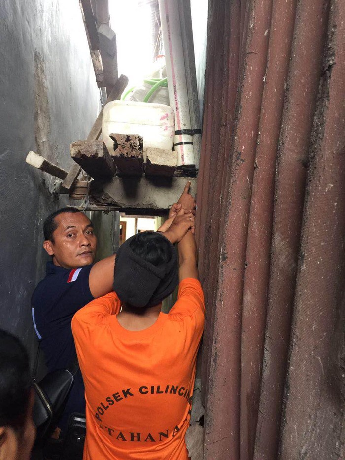 Polisi Temukan Gunting yang Dipakai MA Bunuh Tomi di Cilincing