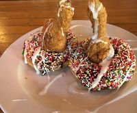 Yummy! Donat Nachos Ini Ditaburi Salsa dan Remahan Tortilla