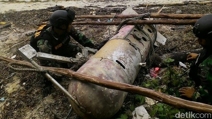 TNI AL dan Warga Temukan Benda Mirip Torpedo di Bintan Kepri
