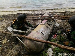 TNI AL dan Warga Temukan Benda Mirip Torpedo di Bintan Kepri