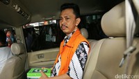Basikun disangkakan melanggar pasal 5 ayat 1 huruf a atau b atau pasal 13 Undang-undang nomor 20 tahun 2001 juncto pasal 55 ayat 1 ke-1 KUHP.