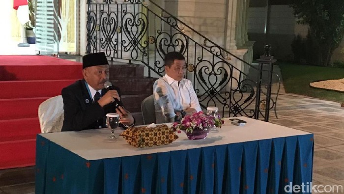 Temui WNI, Jonan Ditanya Soal Nuklir Hingga Tugas dari Jokowi