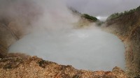 Mari kita menuju Dominika, suatu negara kecil di Kepulauan Karibia. Dominika hanya memiliki luas 754 km persegi, dengan penduduk sebanyak 70 ribuan orang. Di sanalah terdapat fenomena danau mendidih! (Thinkstock)